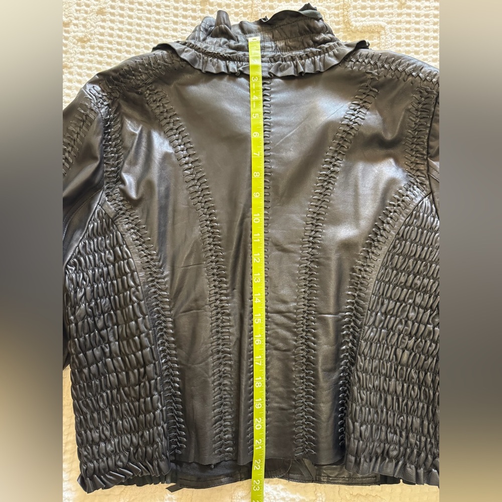Double D Ranch AMAZING Leather coat. Worn 2x. Smoke free home. - Picture 6 of 10